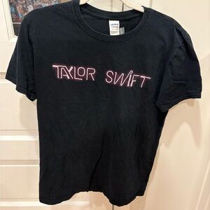 ⭐️TAYLOR SWIFT⭐️ Tee with Pink Graphic